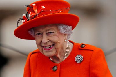 Ratu Elizabeth II Ternyata Main Twitter Juga Lho, Ini Tweet Pertamanya!