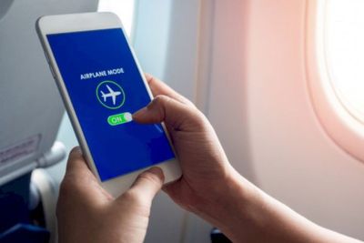 Penjelasan Masuk Akal! Mengapa HP Harus Diubah ke Mode Pesawat Selama Penerbangan