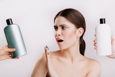 4 Kesalahan yang Paling Sering Dilakukan saat Keramas, Pantes Rambutmu Makin Kusut