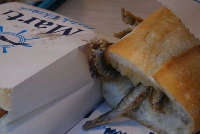 Restoran Ini Jual Aneka Sandwich, Mulai dari Sandwich Ikan Teri Sampai Ikan Kembung!