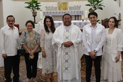 Rob Clinton Tunangan Chelsea Islan Ganti Nama Usai Dibaptis Pindah Agama Jelang Nikah