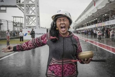 Sirkuit Motegi Jepang Diguyur Hujan Deras, MotoGP Panggil Rara Pawang Hujan