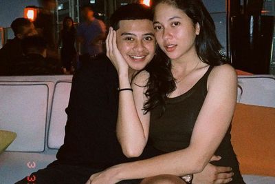 Heboh Bastian Steel Party Sambil Buka Baju, Netizen Salfok Lihat Perut Sitha Marino