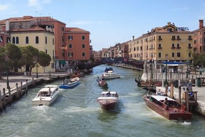 Serunya Jalan-jalan di Venesia, Menikmati Suasana Kanal Lokasi Syuting Spiderman