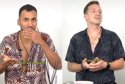Kesan Pertama Bule Makan Salad Buah khas Indonesia, Buah Ini Tak Ada di Inggris!