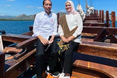 Iriana Jokowi Beli Batik Spesial buat Erina, Semringah Umumkan Kaesang Bakal Menikah