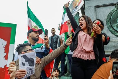 Aksi Unjuk Rasa Warga Iran Protes Terkait Keadilan untuk Mahsa Amini