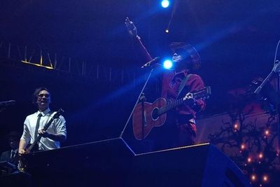Vindes dan Andre Taulany Bikin PESTAPORA Throwback Koes Plus, Nostalgia Klasik yang Asyik!