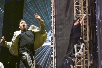 Totalitas! Aksi Nassar Panjat Tiang Panggung Pestapora, Kru Sampai Berjaga-jaga