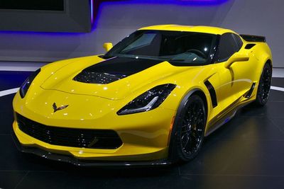 Bukannya Berhenti, Supercar Corvette C7 Ini Malah Ngacir Saat Dihampiri Mobil Polisi
