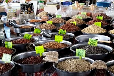 Di Negara Ini Kuaci Jadi Cemilan Sejuta Umat , Sampai Ada Cookies dan Roti Kuaci!