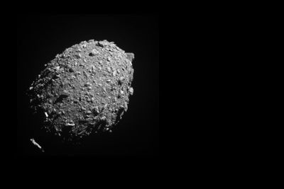 Video Pesawat Luar Angkasa NASA Bunuh Diri Tabrak Asteroid Demi Selamatkan Bumi