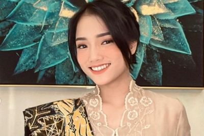 Gaya Fuji Datang ke Tedak Siten Ameena Pake Kebaya, Cantiknya Buat Netizen Frustasi