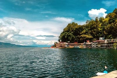 Salah Satu Ciri Perubahan Iklim, Air Danau Tak Nampak Biru Melainkan Hijau Kecokelatan