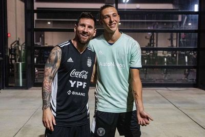Ngefans Banget! Pemain Ini Langsung Tato Lengannya Usai Dapat Tanda Tangan Messi