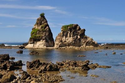 Akses Makin Gampang, Damri Kini Sediakan Angkutan Khusus Wisata ke Pantai Sawarna!