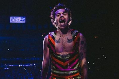 Harry Styles Pecahkan Rekor, Jadi Musisi Inggris Pertama Puncaki Billboard Selama 15 Pekan