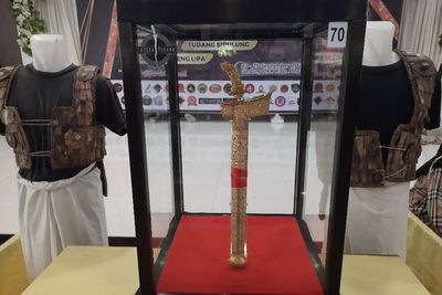 Ratusan Benda Pusaka Dipamerkan di Pinrang, Ada Dibaluti Emas Mewah