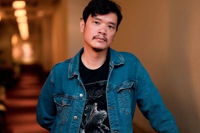 Timo Sebut Perempuan Bergaun Merah Ada Hubungan dengan Film Sebelum Iblis Menjemput