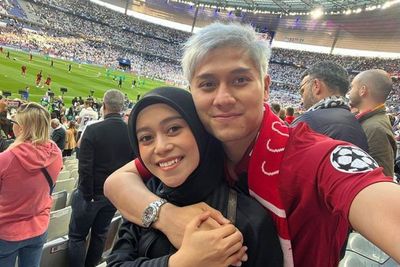 Mesranya Lesti-Billar Nonton Liverpool di Paris, Sebelum Isu Selingkuh dan KDRT Menyerang