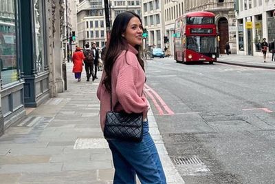 3 OOTD Traveling Paling Nyaman ala Raisa Auto Ketularan Cantik