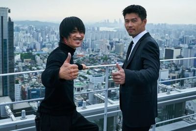 Momen Keseruan para Aktor Film Confidential Assignment 2 di Balik Layar, Tampak Bahagia!