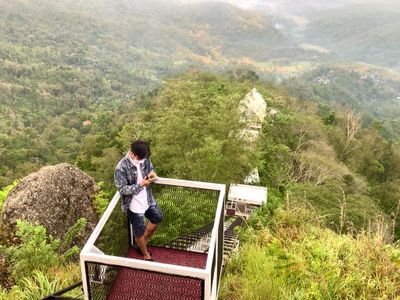 Naik Gondola di Puncak Pegunungan Menoreh View-nya Mencengangkan!
