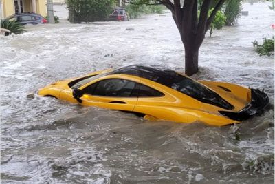 Nyesek! Baru Seminggu Dibeli, Supercar McLaren P1 Langsung Terendam Banjir