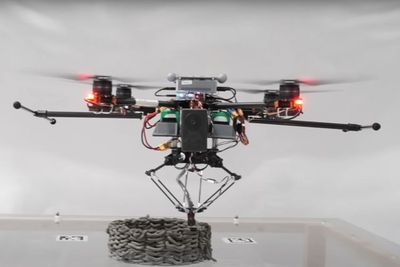 Keren! Drone Lebah Ini Dapat Bangun dan Perbaiki Rumah