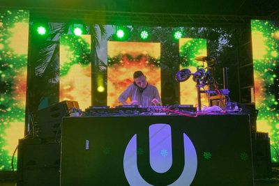 Penonton Rela Terjang Hujan Demi Nonton Afrojack dan Alesso di Ultra Beach Bali 2022