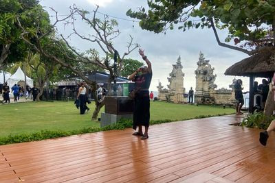 Hujan Turun Dihari Pertama Ultra Beach Bali Digelar, Pawang Hujan Jero Pasek Beraksi 