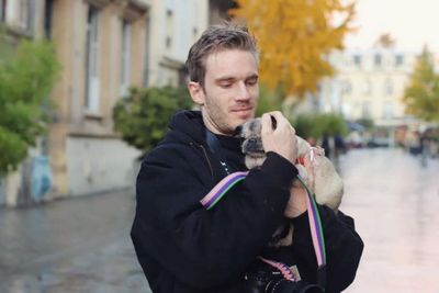 Anjing Milik Pewdiepie Digunakan Gubernur Jepang untuk Promosikan Pariwisata