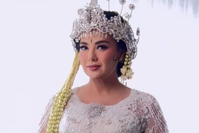 Pengantin Elegan Catherine Wilson Dipinang Anggota DPRD: Aura Bulenya Tetap Kelihatan!