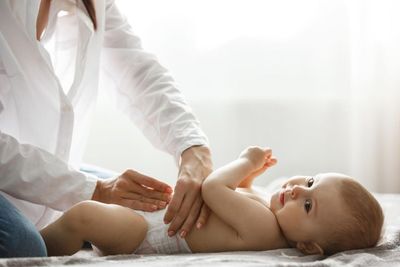 4 Tips Pilih Popok Bayi yang Gak Gembung dan Cepat Ruam Nih Moms