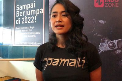 Putri Ayudya Rela Kepalanya Dipukul Botol Beling Tanpa Stuntman demi Totalitas di Pamali