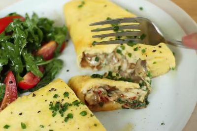 Resep Omelet Telur Jamur Racikan Chef Devina, Menu Sarapan Enak ala Hotel Bintang 5!