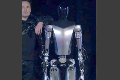 Tesla Perkenalkan Robot Humanoid Bernama Optimus, Apa Saja Kelebihannya?