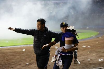 Merinding! Korban Selamat Ungkap Fakta Mengejutkan Penyebab Tragedi Kanjuruhan