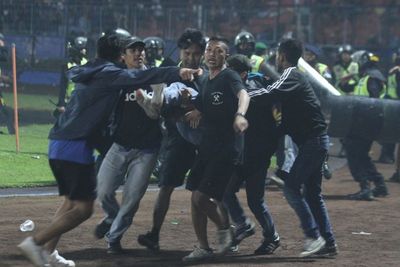 BREAKING NEWS: Presiden Jokowi Perintahkan PSSI Hentikan Sementara Liga 1