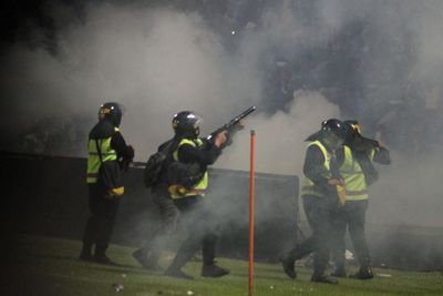 Mabes Polri soal Penggunaan Gas Air Mata di Stadion Kanjuruhan: Dievaluasi Dulu