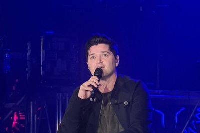 Konser di Jakarta, The Script Ajarin Penonton Ngomong Goodbye A**hole untuk Para Mantan