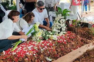 Di Hari Pemakaman, Gading Ungkap Kenangan Masa Kecil Bersama Sang Ibunda