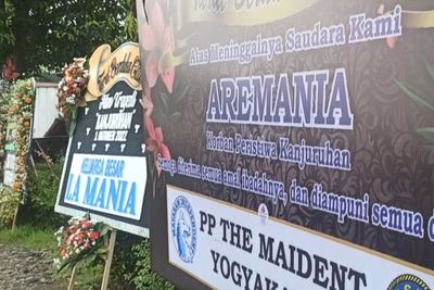 Suasana Duka Menyelimuti Seantero Malang, Kantor Arema Dibanjiri Karangan Bunga