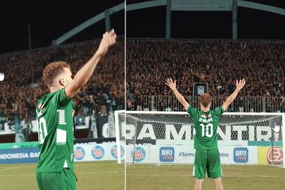 Aksi Keren Pemain Asing PSS Sleman Pimpin Chants Suporter di Stadion, Bikin Merinding