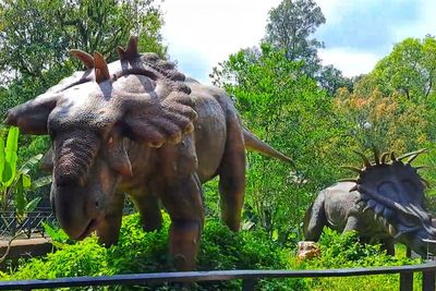 Berkunjung ke Jurassic Park Terbesar di Asia Tenggara, Cuma 2 Jam dari Pekanbaru Loh!
