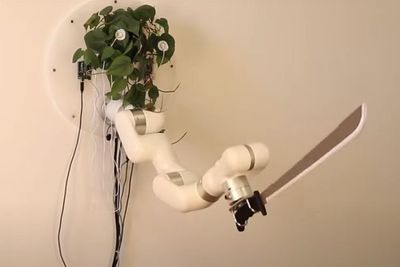 Ngeri! Tanaman Ini Bisa Kendalikan Lengan Robot yang Dipersenjatai Golok