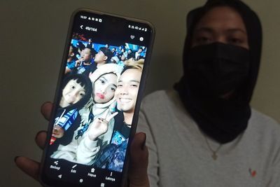 Firasat Korban Selamat Tragedi Kanjuruhan, Mimpi Suami dan Anaknya Potong Rambut
