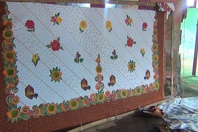 Batik Unik dari Kota Batu, Bukan Apel Tapi Motifnya Obat-obatan!