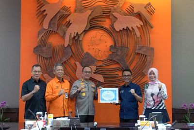 Tangkap Pencuri Meterai, Pos Indonesia Beri Piagam Karya Jasa ke Kapolresta Bandar Lampung