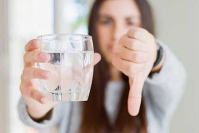 Dispenser Air Minum Ini Jadi Sarang Kecoa, Ketahuan Pas Dibongkar karena Rasa Airnya Aneh